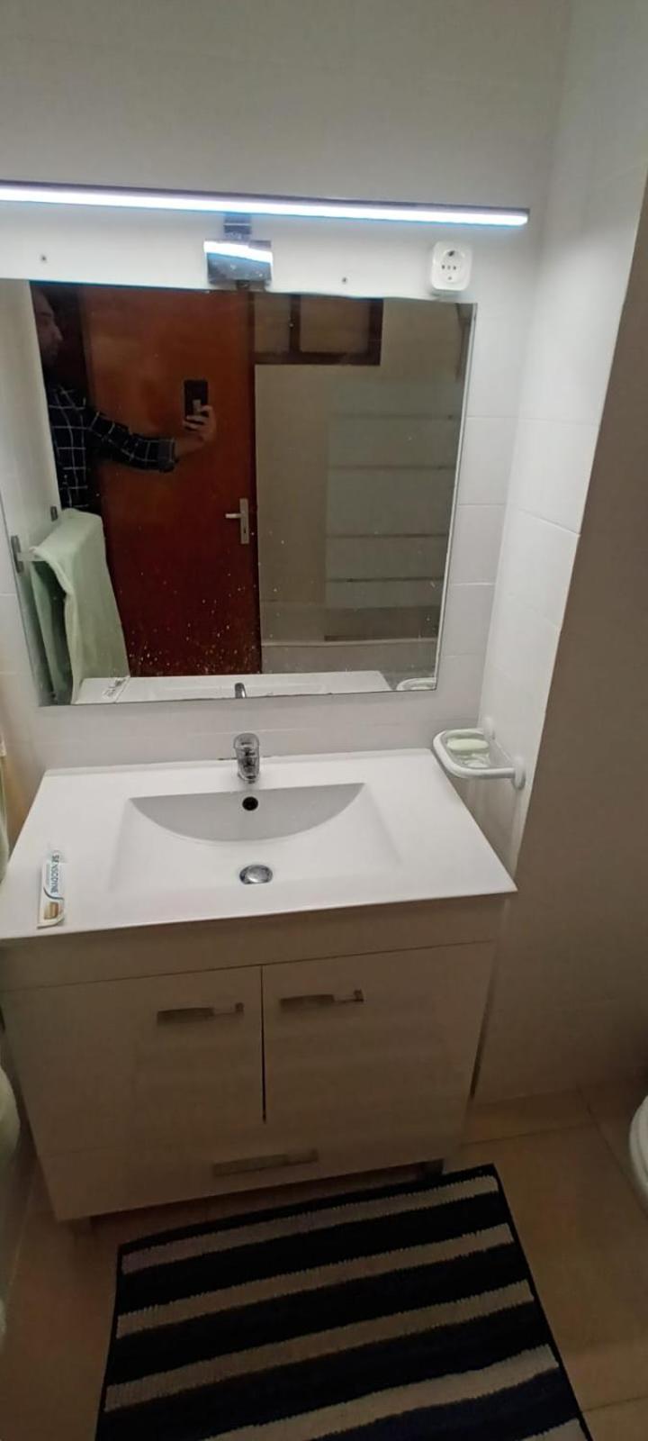 Private Room With Shared Bathroom Bobadela Εξωτερικό φωτογραφία