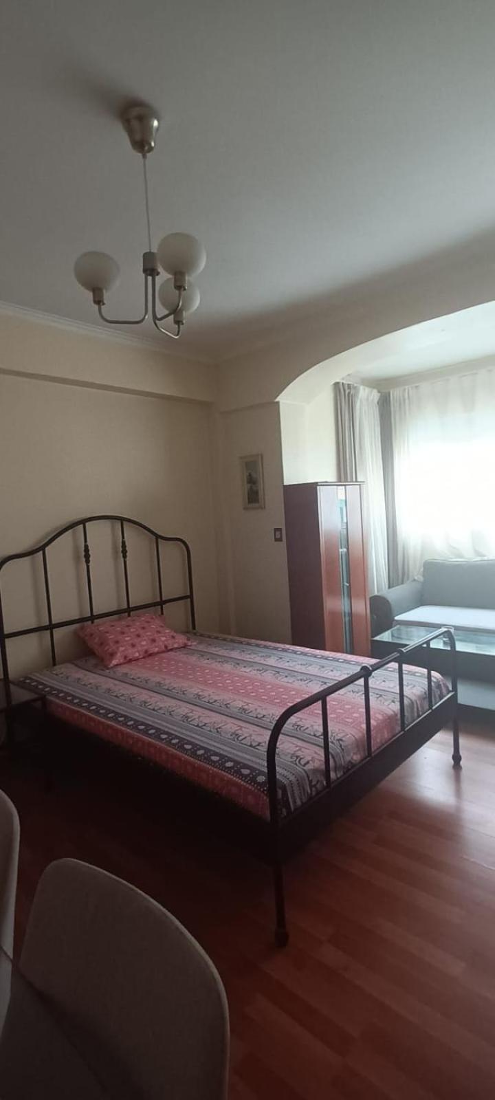 Private Room With Shared Bathroom Bobadela Εξωτερικό φωτογραφία